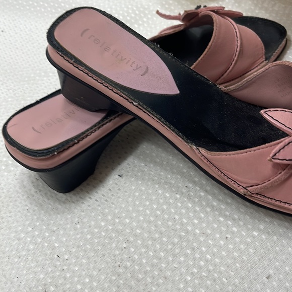 Relativity Pink Leather Slip On Sandal 8.5 Black Stitching (5) - Picture 4 of 6